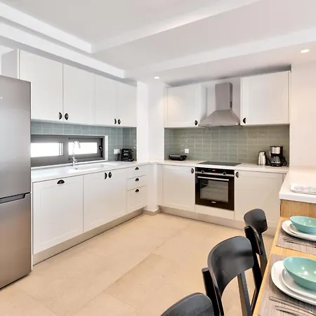 Amberblue Pefkos * Pefki